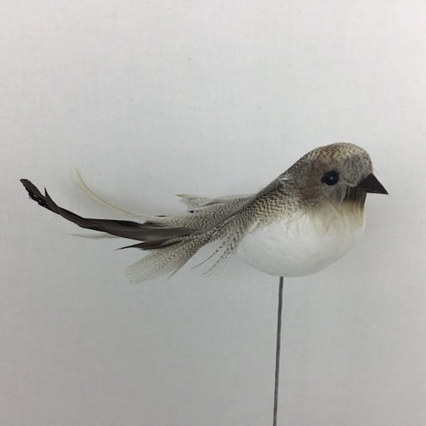 Fugl på ståltråds pind - Med dekorativ lang hale i ægte fjer ...