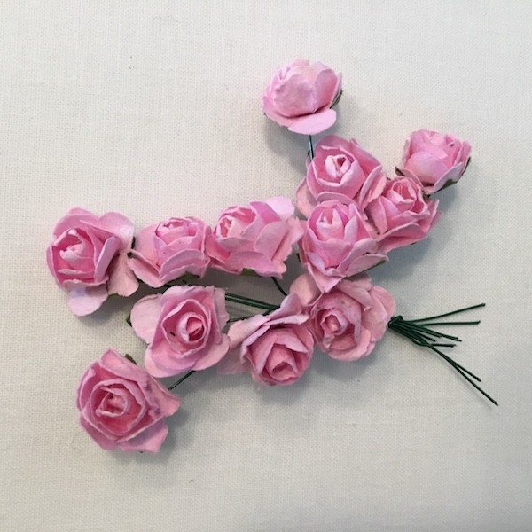 Rosa rosenhoveder på tråd