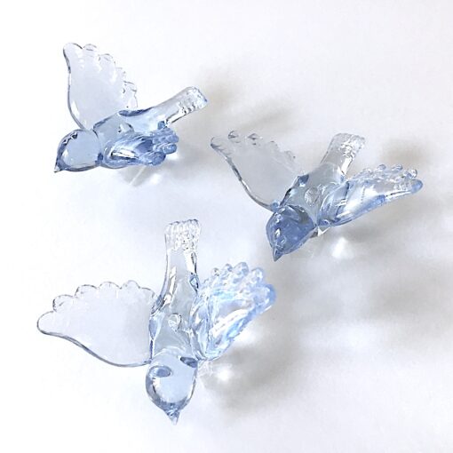 Små plastik fugle i blå