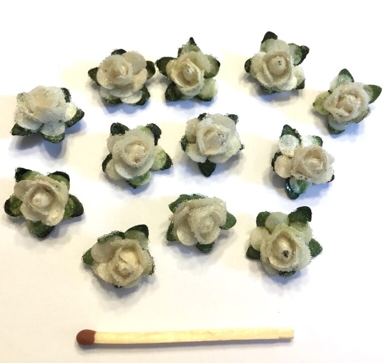 Små cremefarvet roser med bladbund- Dekorative - Dekolagersalg